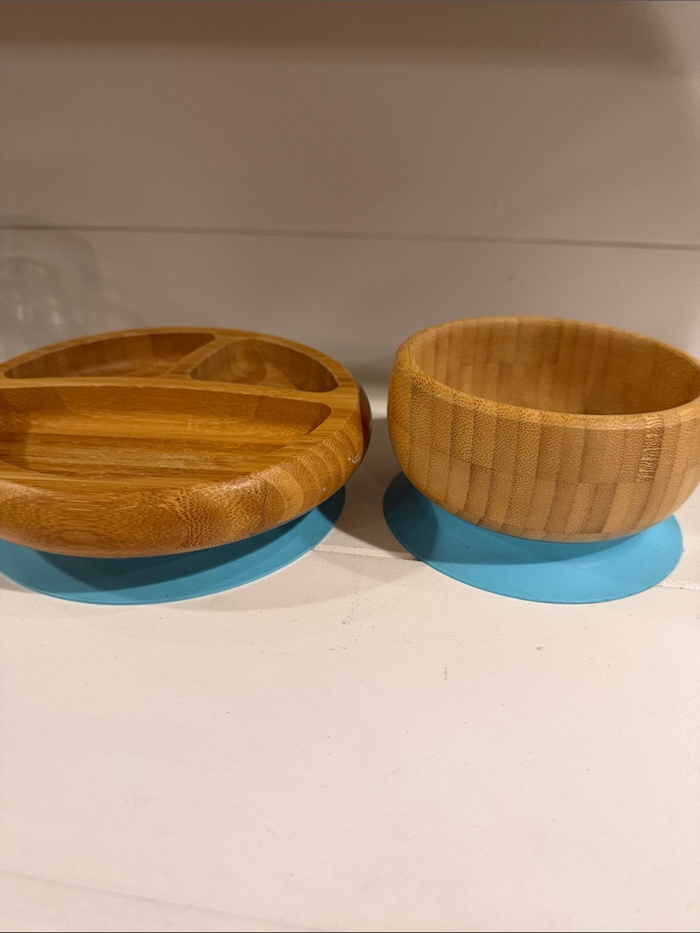 Avanchy Bamboo Suction Plate and Bowl Set - Natural Bamboo with Blue Bases
